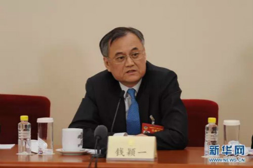 1488858523051059341.jpg 清华经管学院院长钱颖一教授答记者问_meitu_1.jpg