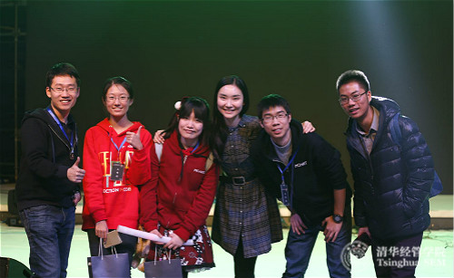 1530509828334023629.jpg 冬情学生节-学院外联合影_meitu_3.jpg