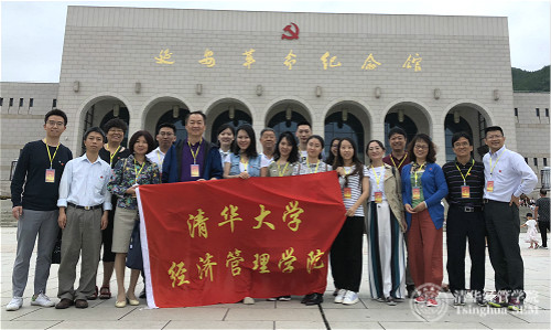 1531980085561073510.jpg 学院师生在延安革命纪念馆合影_meitu_2.jpg