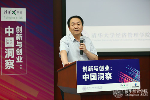 1506568203646071675.jpg 清华经管学院党委书记高建教授为主讲嘉宾——中关村发展集团总经理、党委副书记宣鸿颁发授课证书_meitu_3.jpg